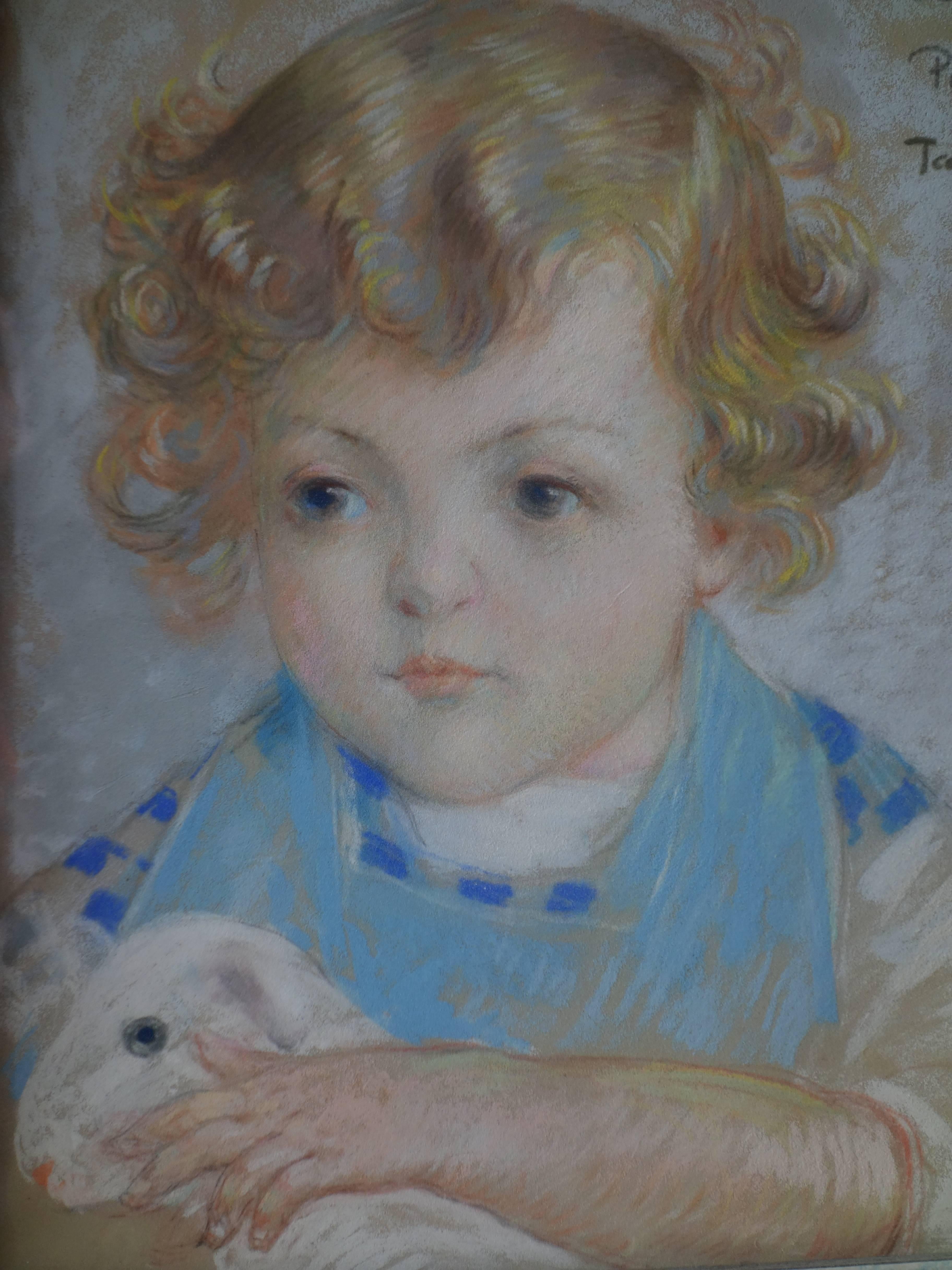 Jeune garçon aux cheveux blonds avec un agneau - dessin original signé au fusain - 1934 - Gris Portrait par Gustave Poetzsch