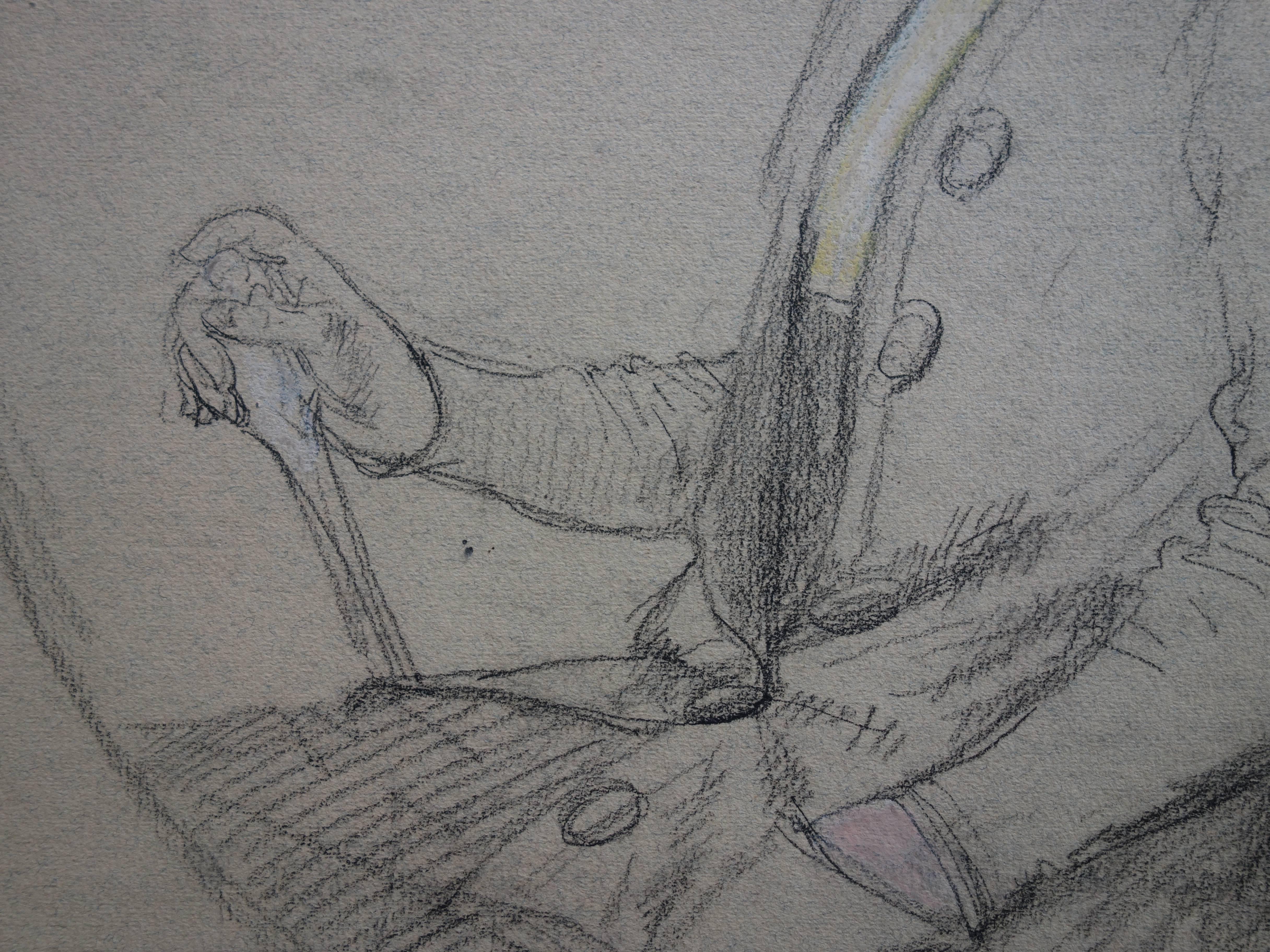 Signora con cappello giallo - Disegno originale a carboncino firmato in vendita 1
