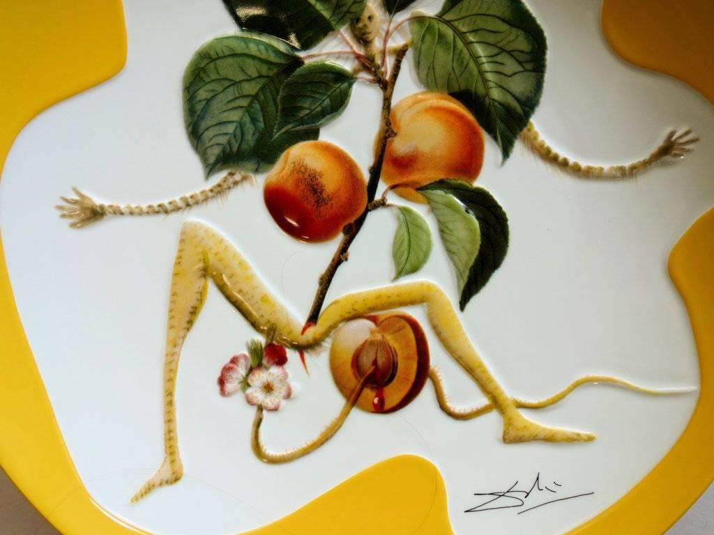 Flordali, Knight Apricot - Porcelain dish (Imperial yellow finish) - Surrealist Sculpture by (after) Salvador Dali