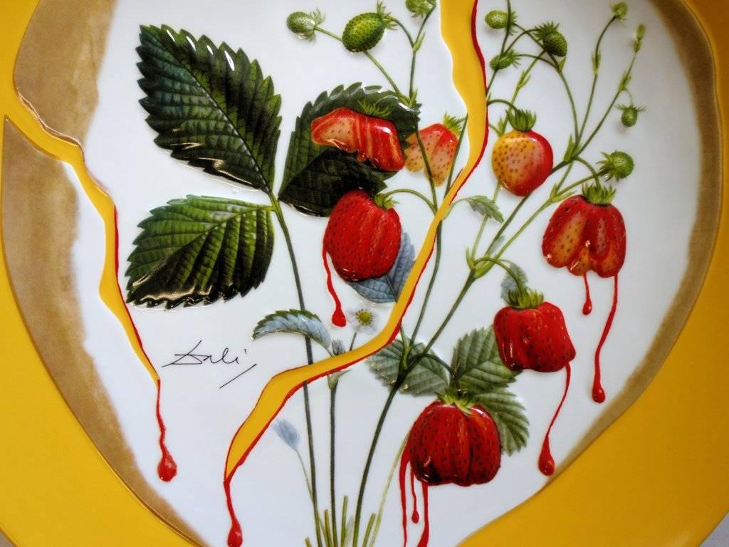 Flordali, Heart of Strawberries - Porcelain dish (Imperial yellow finish) - Surrealist Sculpture by (after) Salvador Dali
