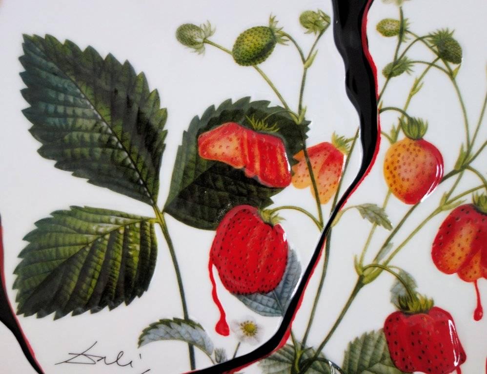 Flordali, Heart of Strawberries - Porcelain dish (Black finish) - Surrealist Sculpture by (after) Salvador Dali