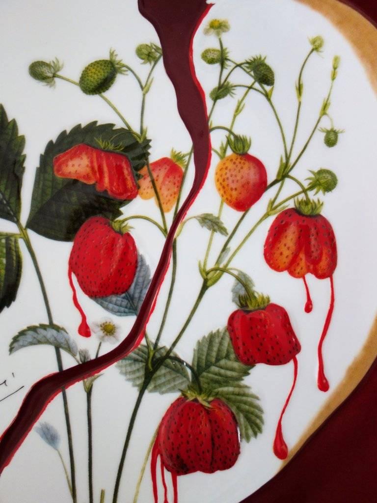 Flordali, Cuore di fragole - Piatto in porcellana (finitura rosso Bordeaux) 1