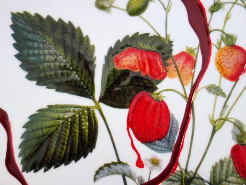 Flordali, Cuore di fragole - Piatto in porcellana (finitura rosso Bordeaux) 4