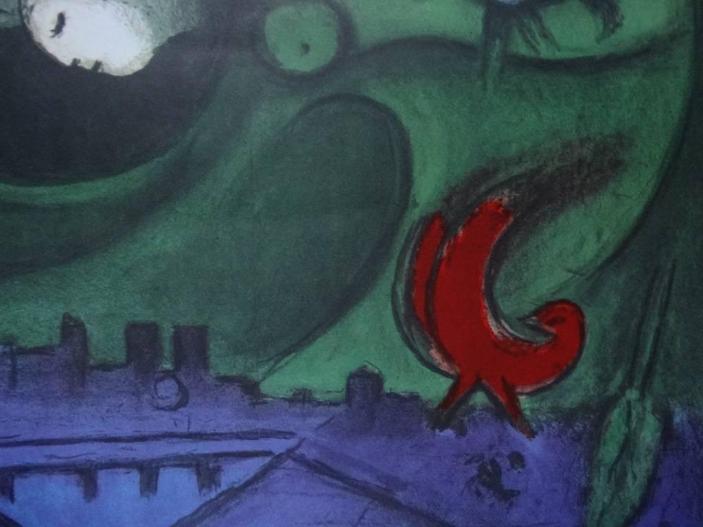 Paar über der Stadt – Lithographieplakat – Mourlot (Grau), Landscape Print, von (after) Marc Chagall