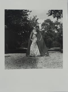 Vestido floral y capa - Fotografía original