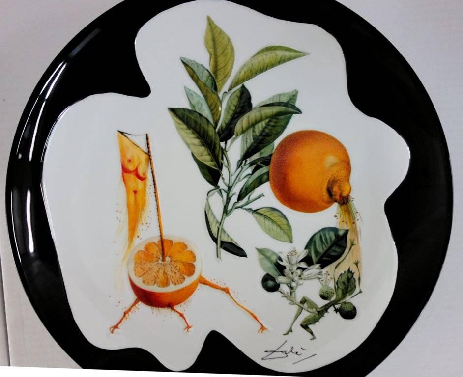 Flordali, Erotic Grapefruit - Porcelain dish (Black finish) - Surrealist Sculpture by (after) Salvador Dali