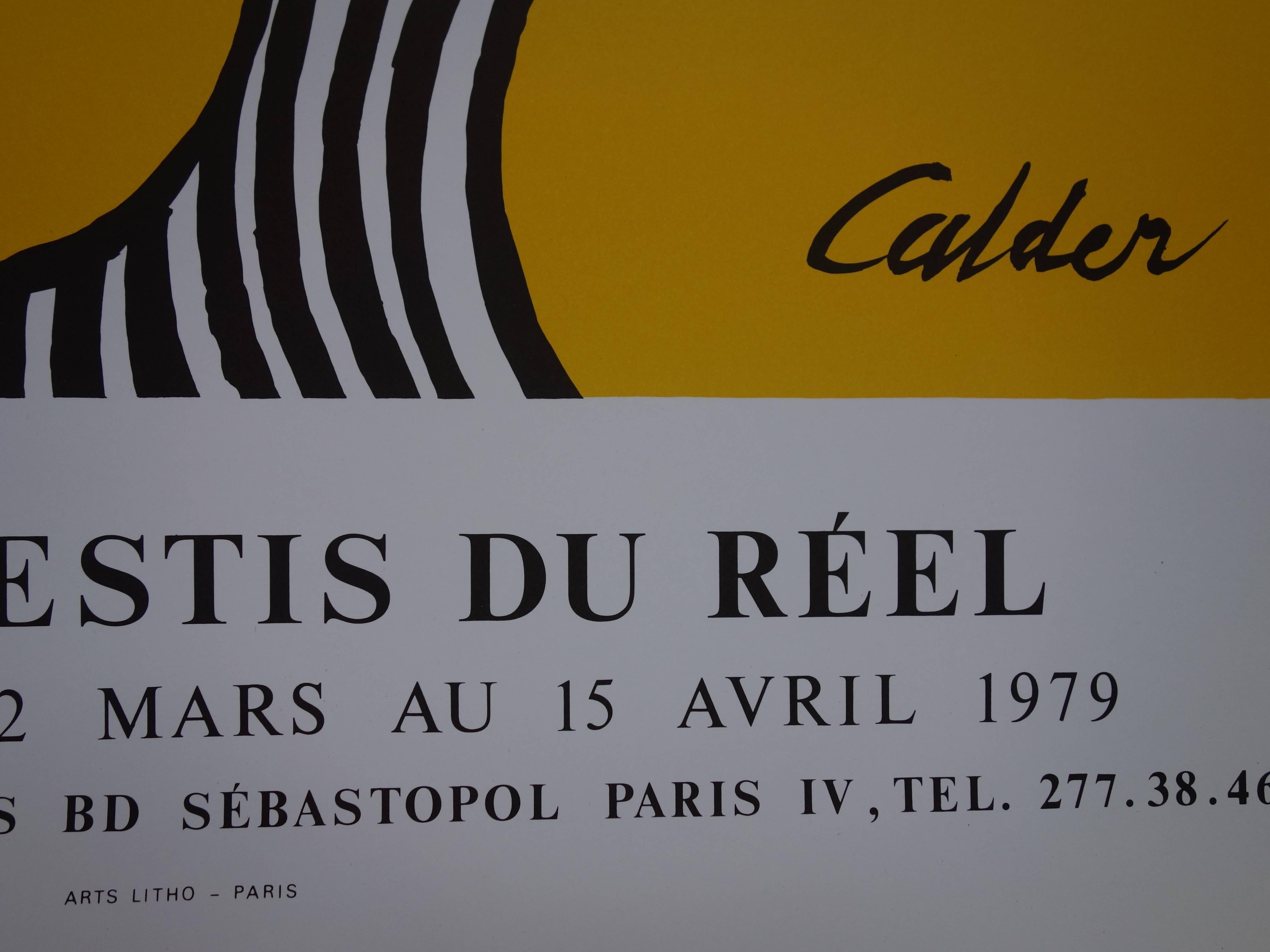 Les Travestis du Reel - Lithographienplakat - 1979 (Braun), Abstract Print, von (after) Alexander Calder