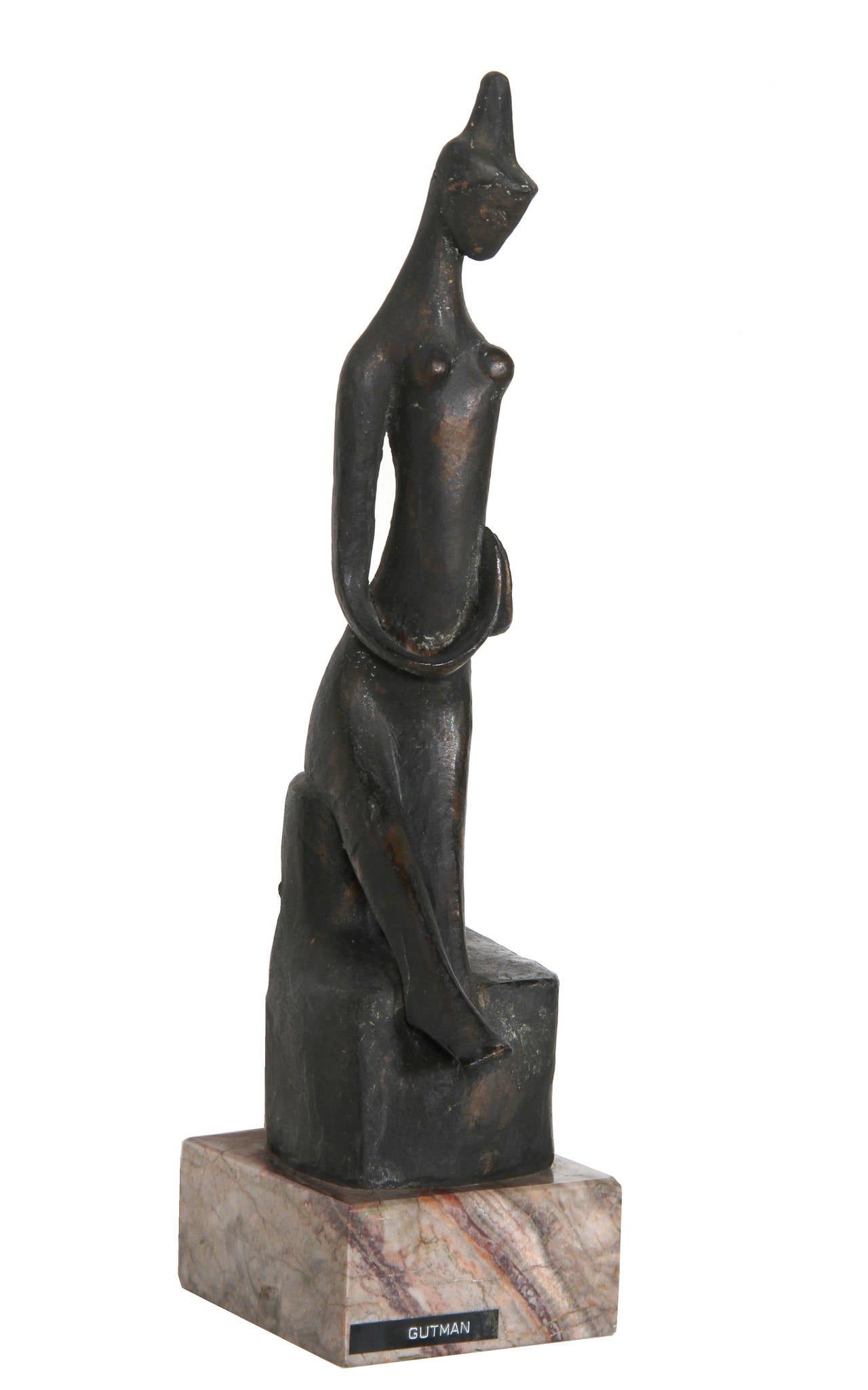 Mujer orando, escultura moderna de bronce y mármol de Ruth Gutman