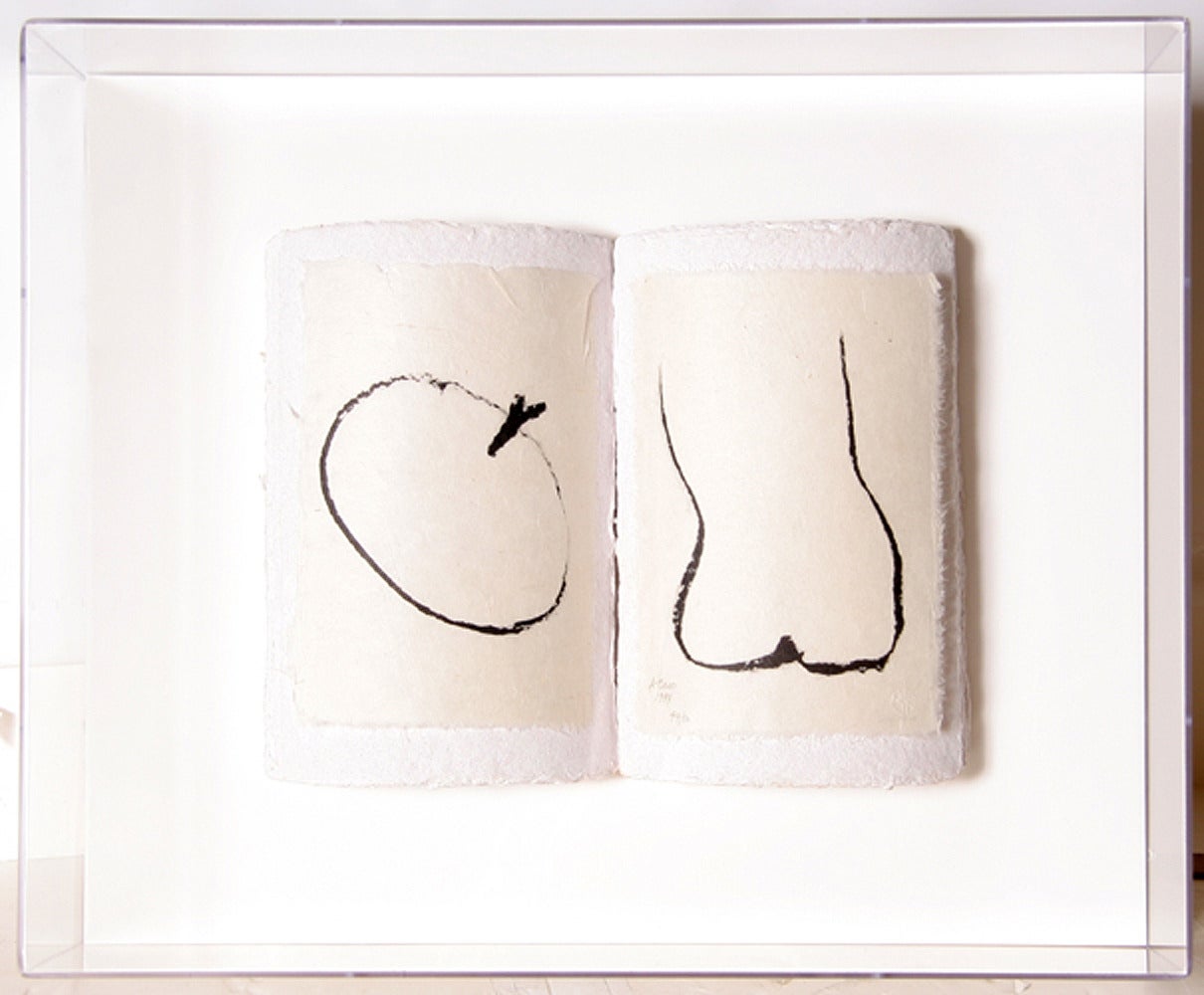 Diese handgefertigte Papierskulptur und Lithografie in Plexiglasbox des britischen Modernisten Sir Anthony Caro (1924-2013) ist eine minimalistische Darstellung der biblischen Geschichte von Adam und Eva.  Signiert und nummeriert in Bleistift Mitte.