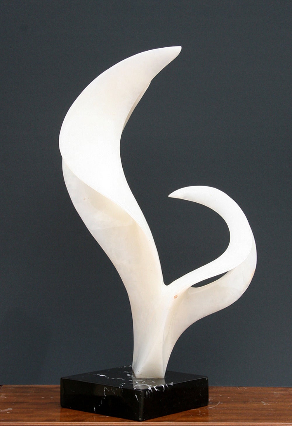 Form in the Wind - Sculpture by Leonardo Nierman