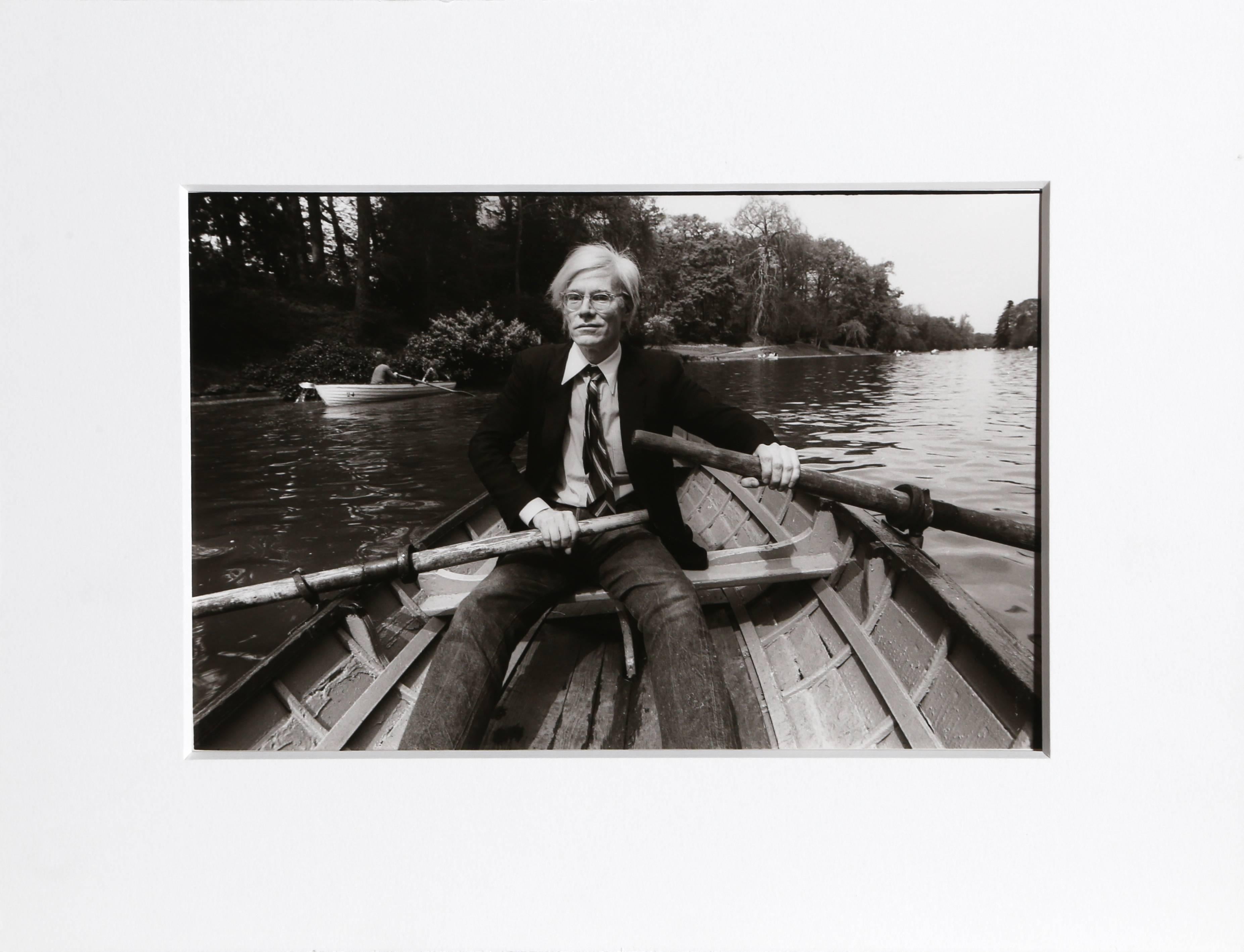 Andy Warhol im Bois de Boulogne, Silbergelatinedruck von Christopher Makos