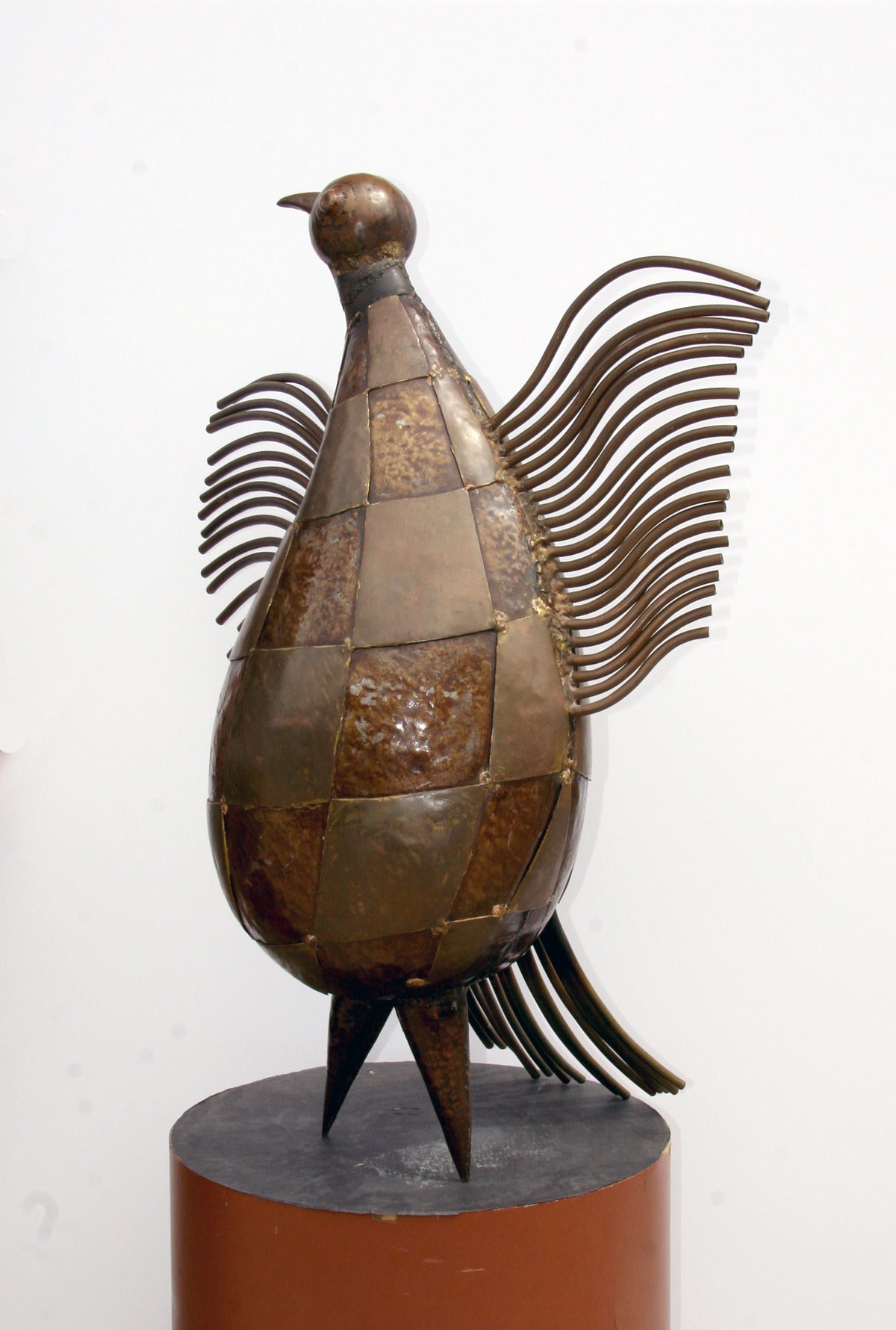 Baby Condor, Bronze-Skulptur von Victor Delfin im Angebot 4