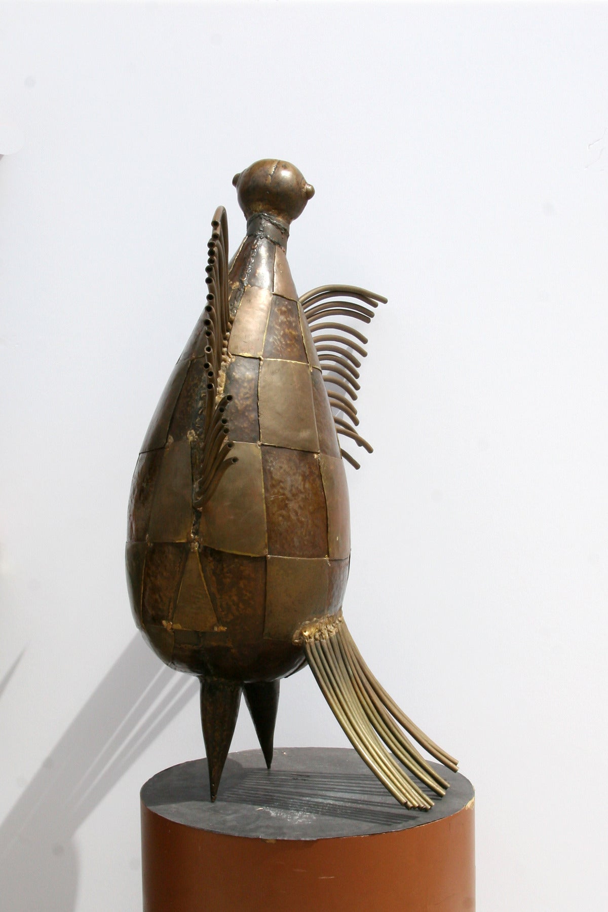 Baby Condor, Bronze-Skulptur von Victor Delfin im Angebot 5