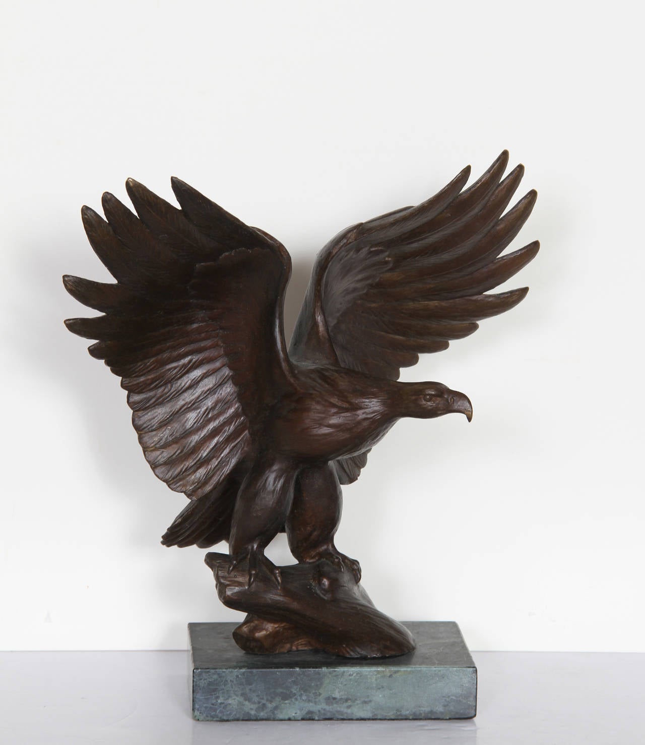 Lee Harold Lux Figurative Sculpture - Eagle