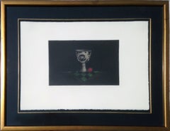 "Tazza e fragola", 1987. Mezzotinta realista firmata da Tomoe Yokoi