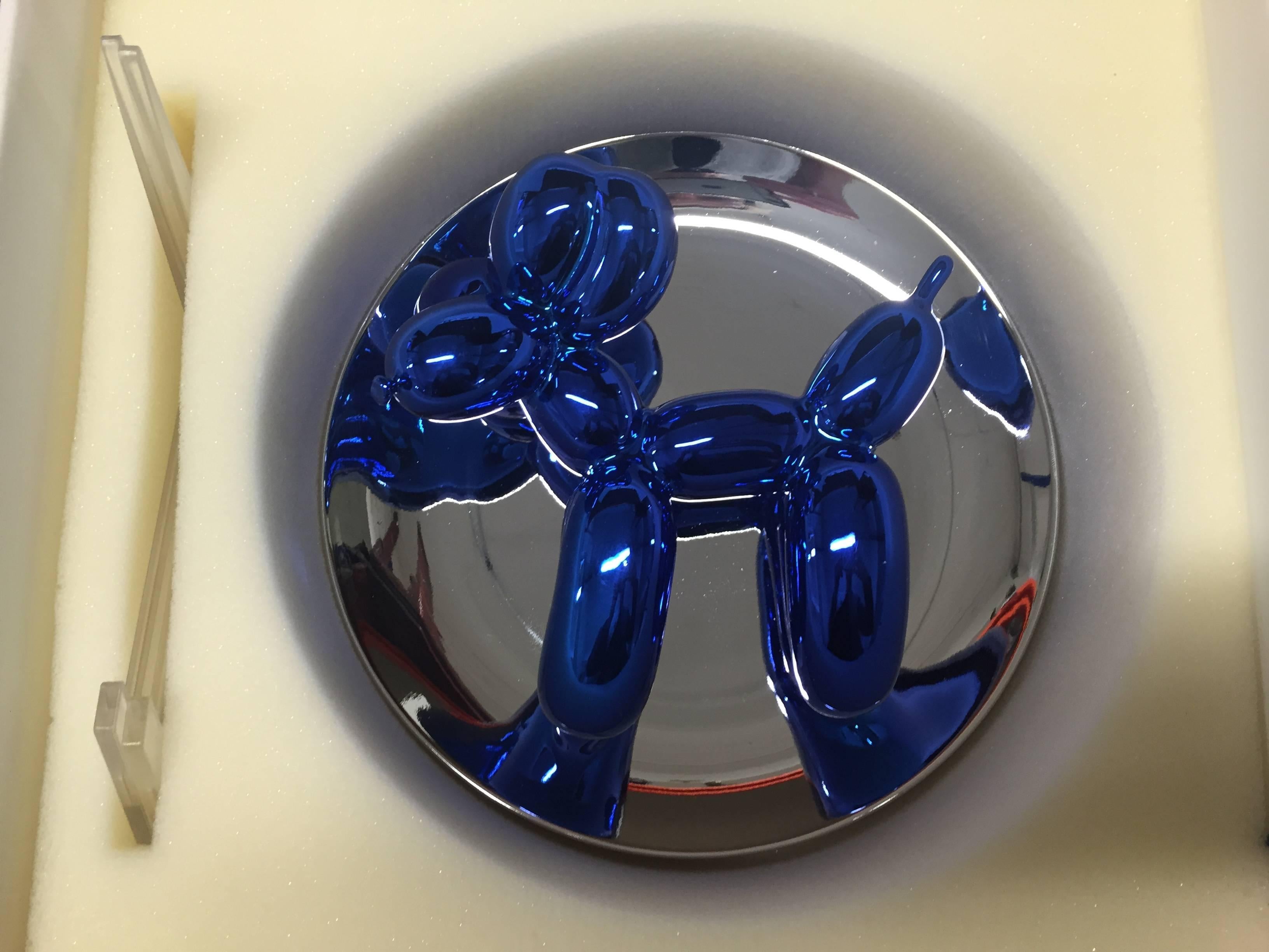 Balloon Dog (Blue) 2002 - Sculpture by Jeff Koons