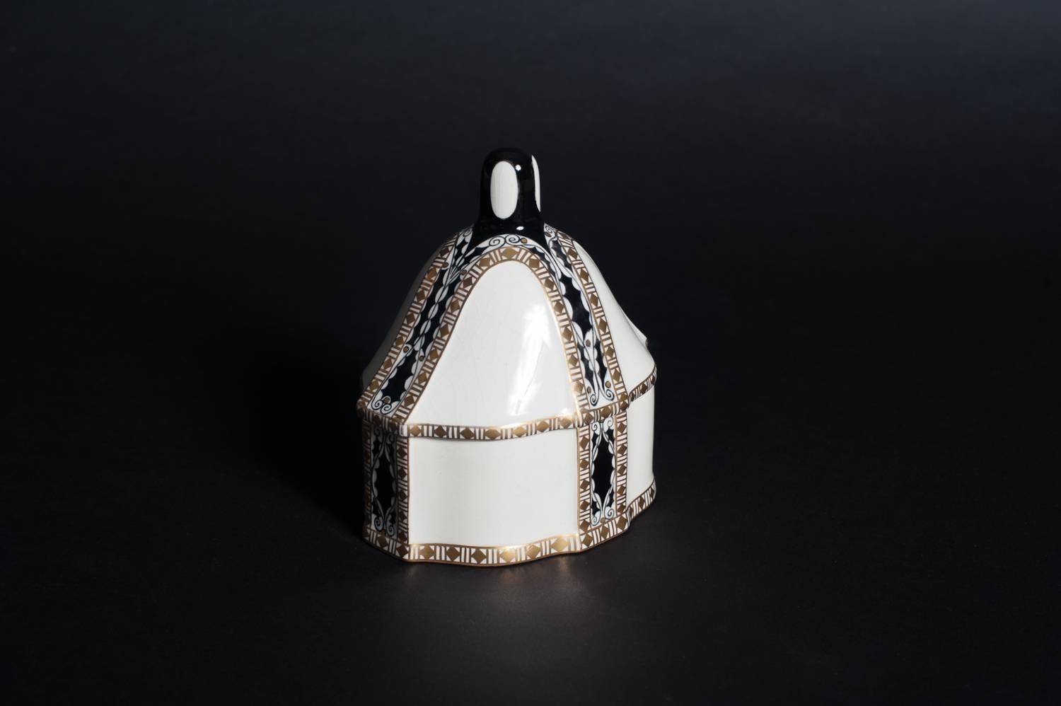 Scatola di porcellana con coperchio Serapis-Wahliss Jugendstil - Art Secessione di Vienna di Karl Klaus