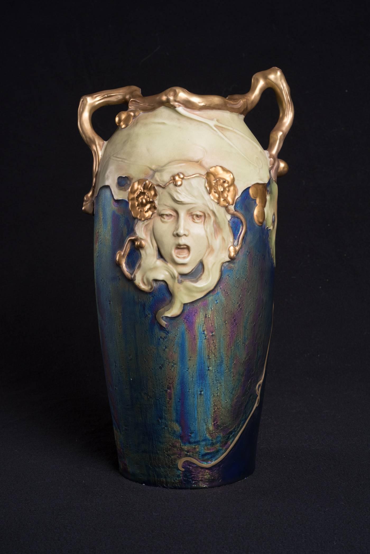 Bacchus-Vase – Art von Carl Knoll