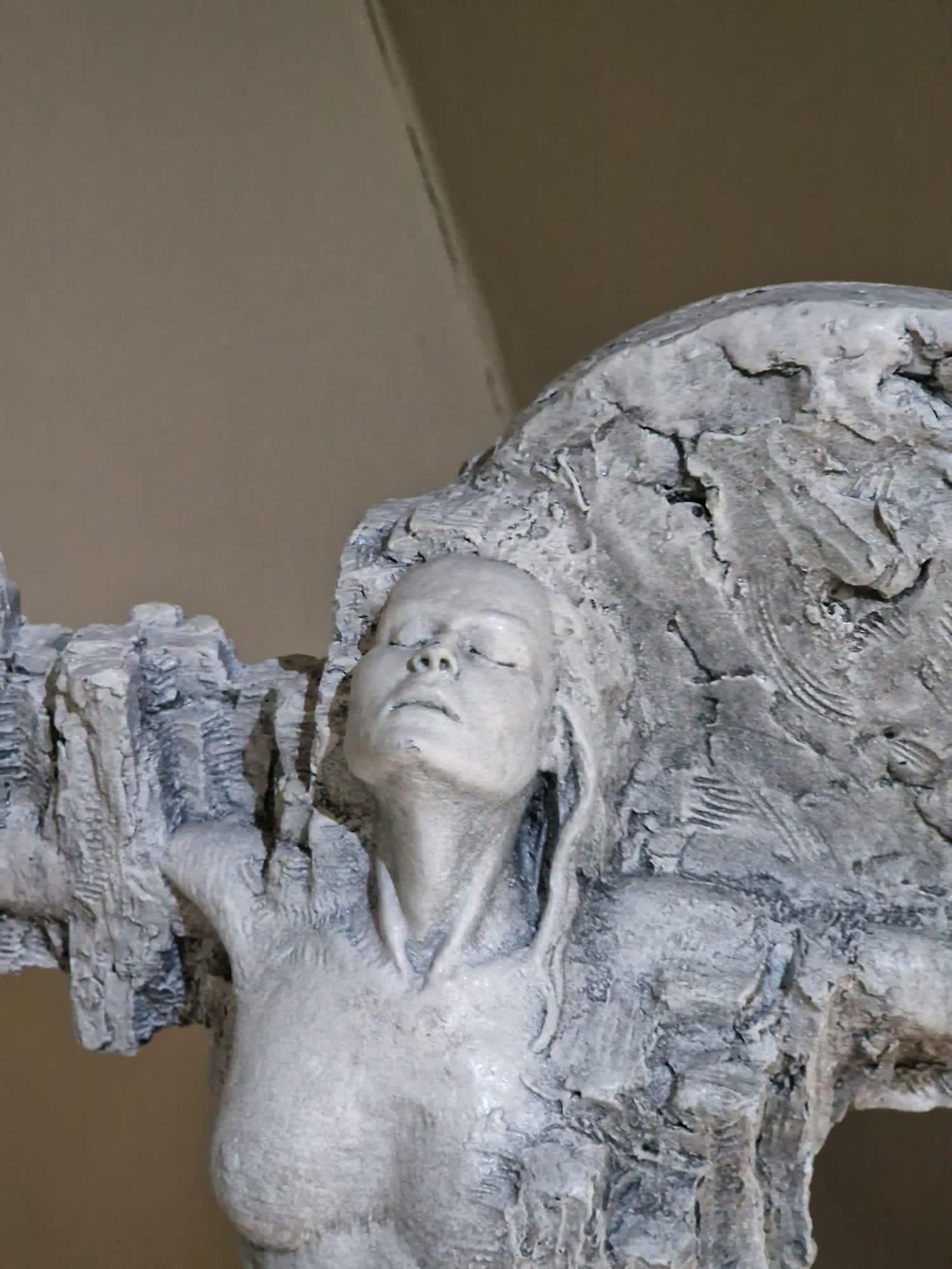 Renacimiento - poderosa y fuerte figura humana de pie escultura de resina fundida moderna 1