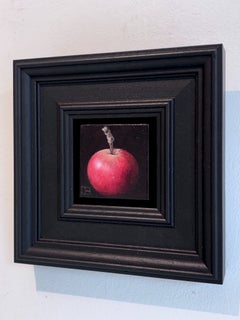 "Pocket Red Apple" – natura morta originale a olio - opera d'arte del realismo contemporaneo