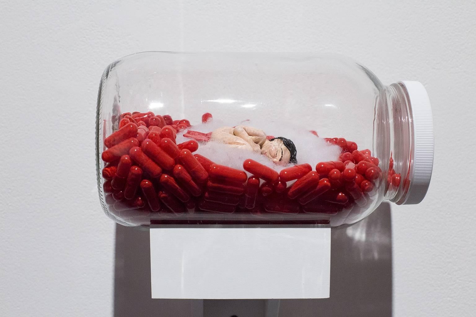 Karine Giboulo Figurative Sculpture - Pain Killer (rouge)