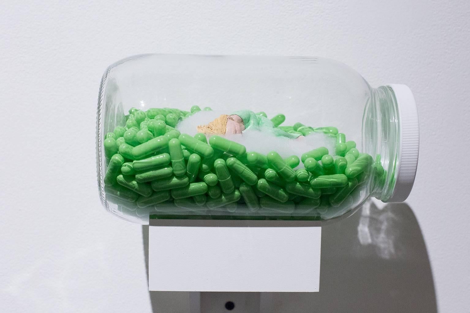 Karine Giboulo Figurative Sculpture - Pain killer (vert)