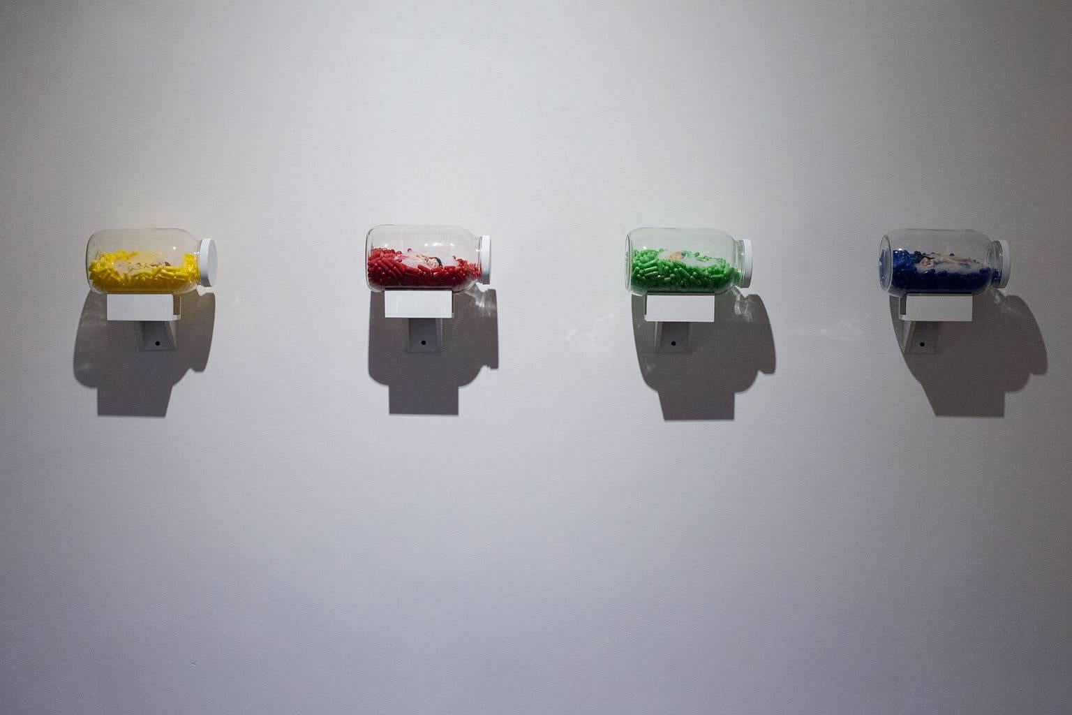 Pain killer (bleu) - Sculpture by Karine Giboulo