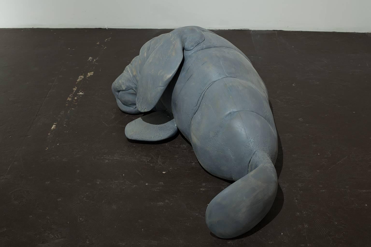 Lamantin mort - Contemporain Sculpture par Brandon Vickerd