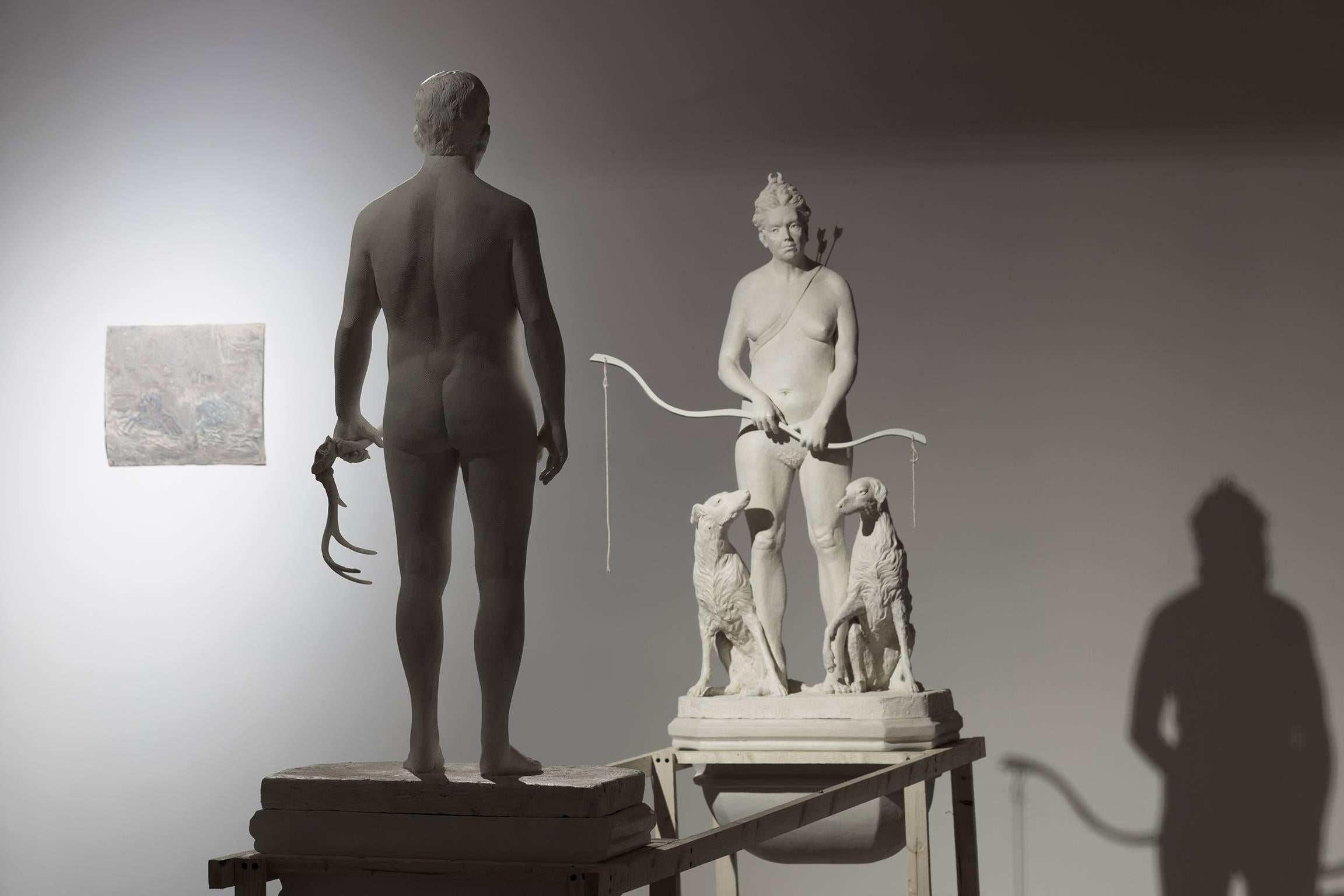 Diana und Actaeon (Braun), Figurative Sculpture, von Nicholas Crombach