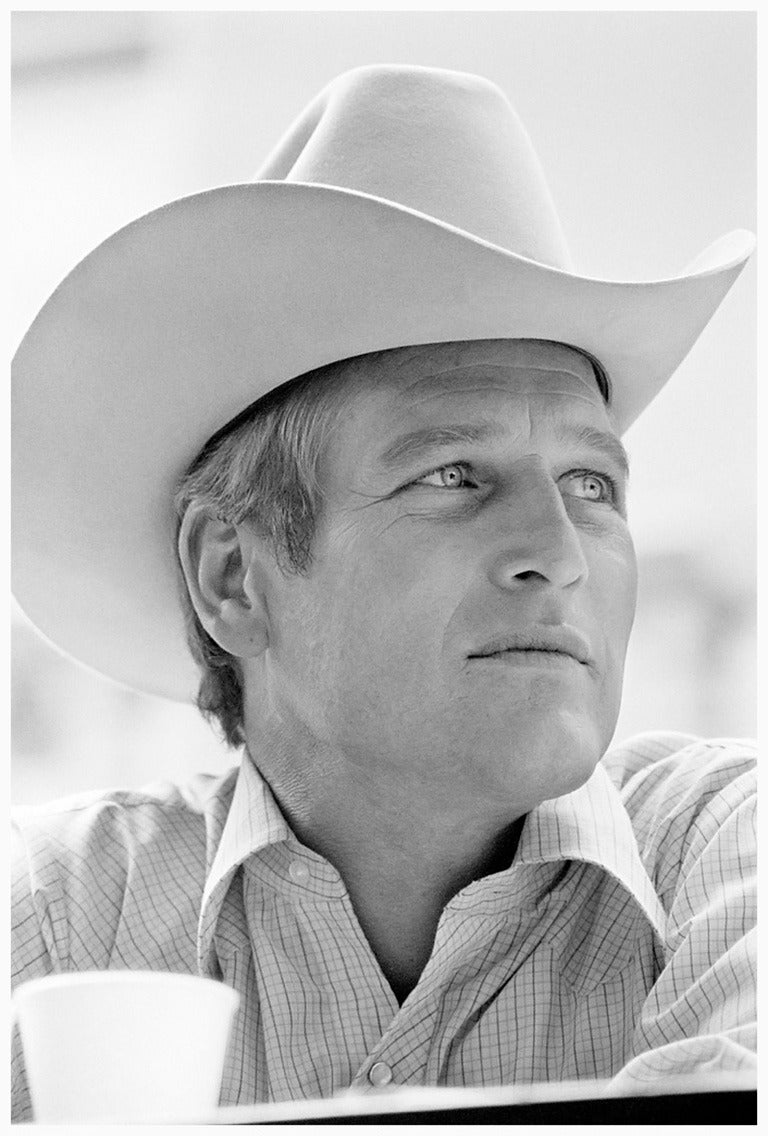 Terry O'Neill Black and White Photograph – Paul Newman, Tucson, AZ