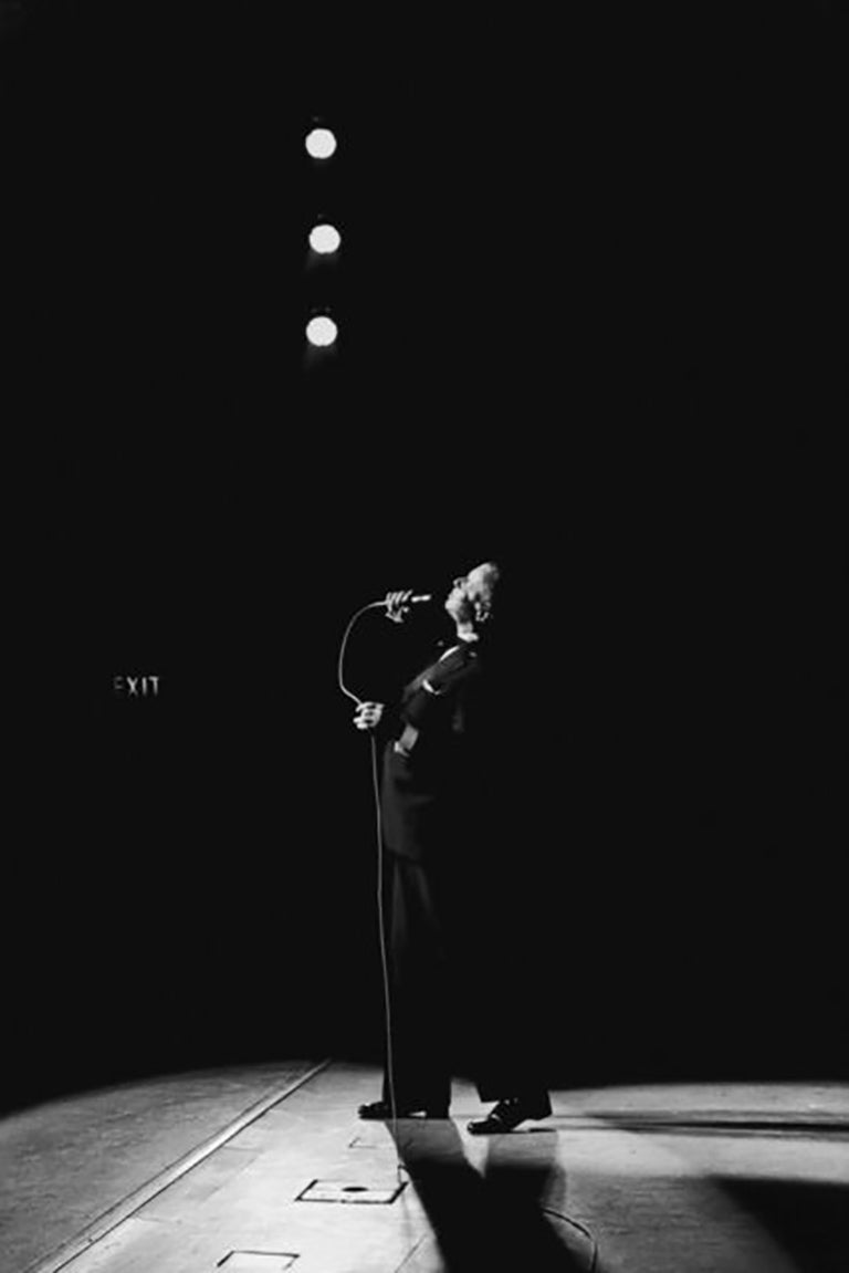 Terry O'Neill Black and White Photograph - Frank Sinatra, Miami Beach