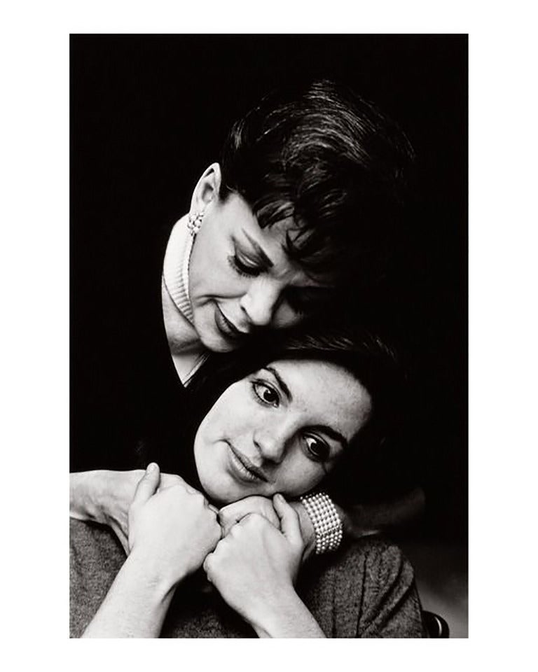 Terry O'Neill Portrait Photograph – Judy Garland und Liza Minelli, London
