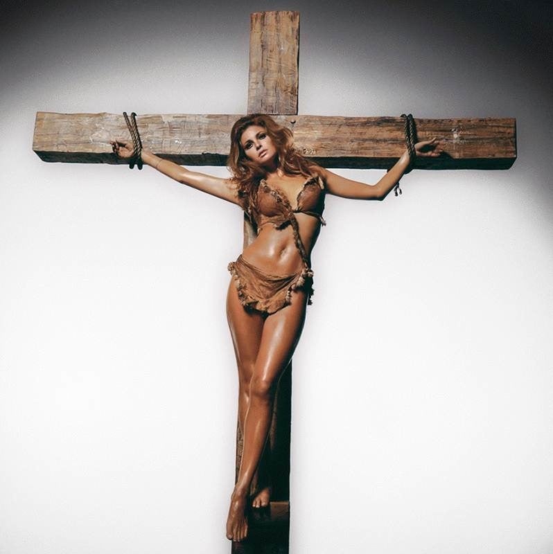 Raquel Welch on the Cross, Los Angeles