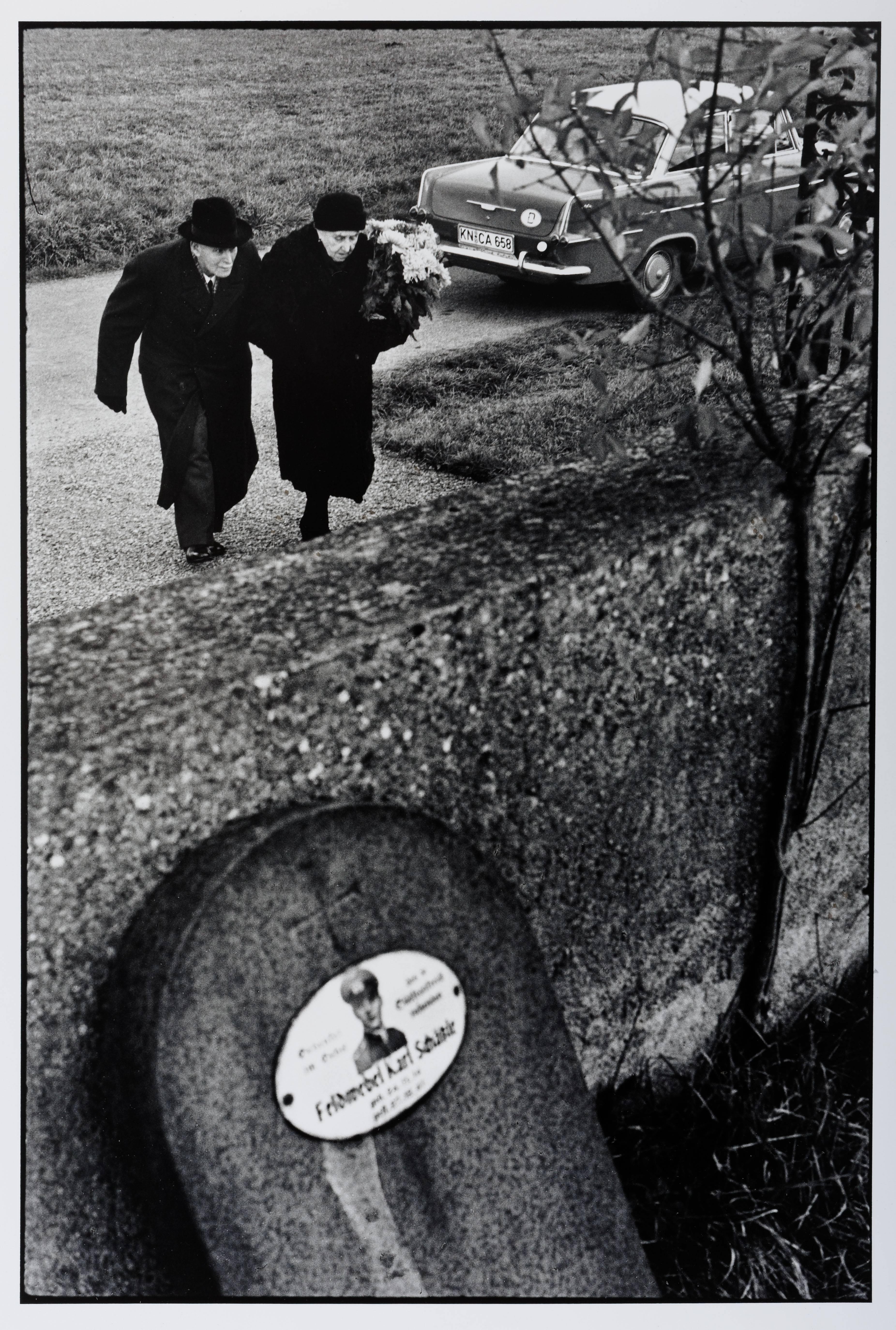 Leonard Freed Black and White Photograph – Deutschland Bei Budensee