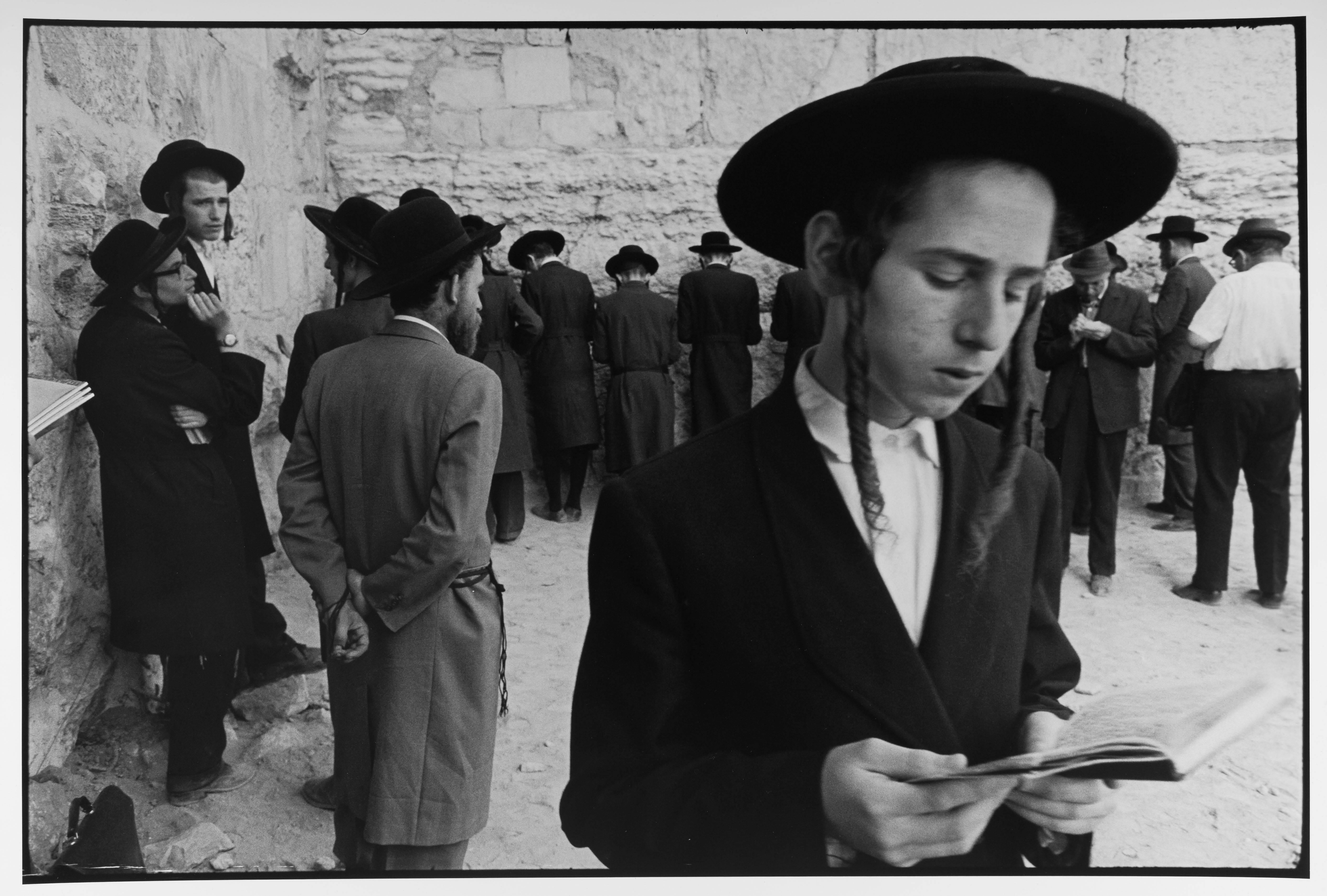 Leonard Freed Black and White Photograph - Wailing Wall Jerusalem 