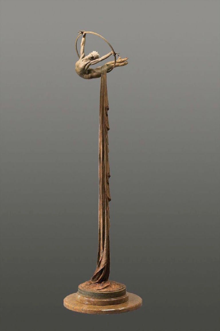 Figurative Sculpture Richard MacDonald - Elena Study II, draperie allongée