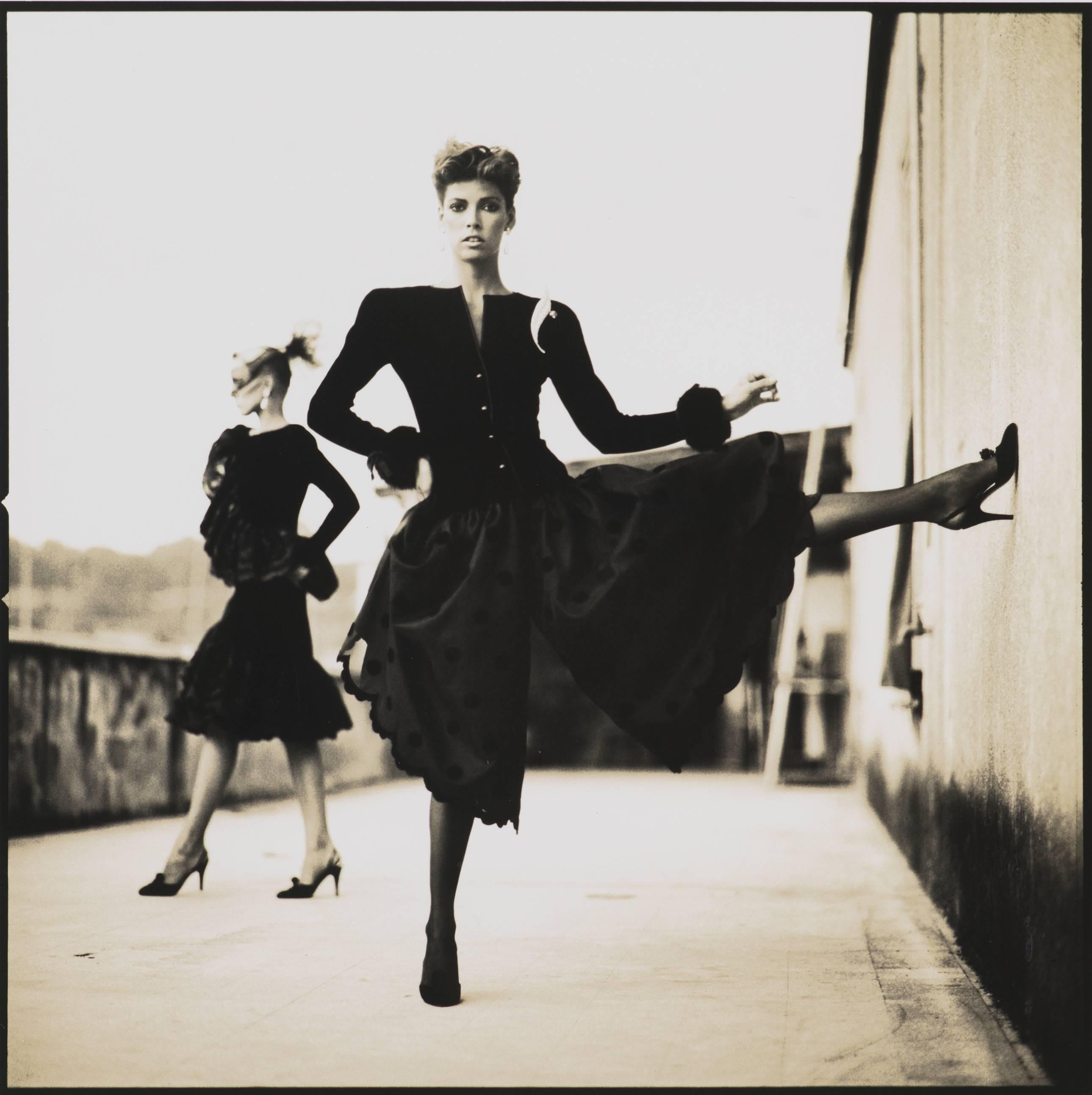 Dimension:
cm. 23,8 x 23,8
cm. 42,3 x 42,3 with frame
stamp of the copyright of Arthur Elgort verso
Fashion Photography

Arthur Elgort was born in 1940 in New York City. After working as a mask at Carnegie Hall, during which he made his first shots