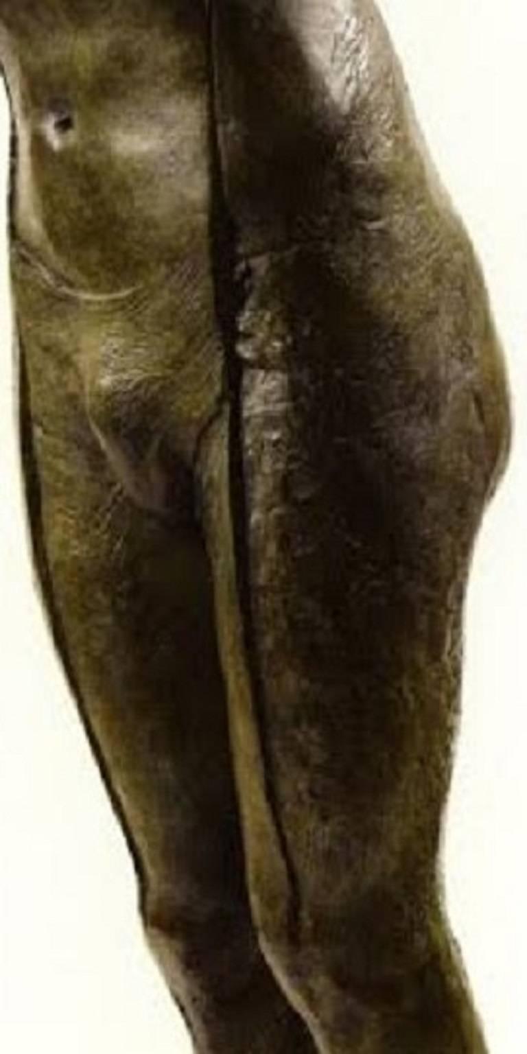 Diver (man). Contemporary sculpture in bronze, Italian school, 1999 - Gold Figurative Sculpture by Gabriele Garbolino Rù