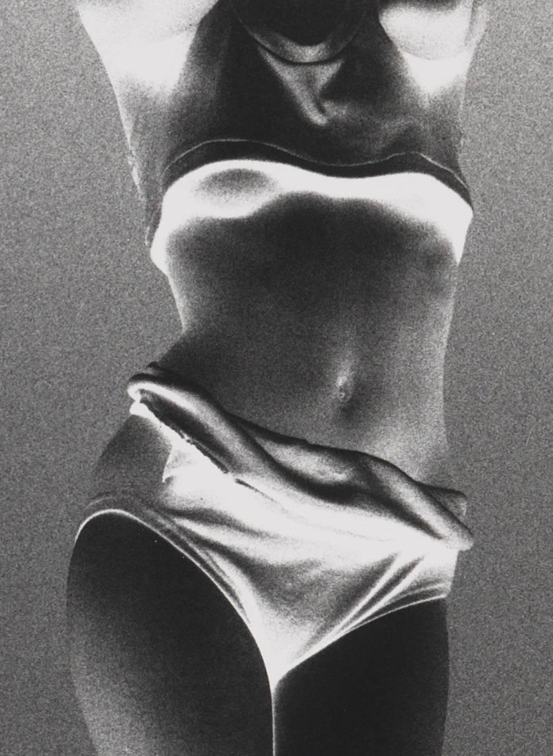 Prêt à porter, April 1985. Woman portarit, black and white fashion photography - Photograph by Tony Viramontes