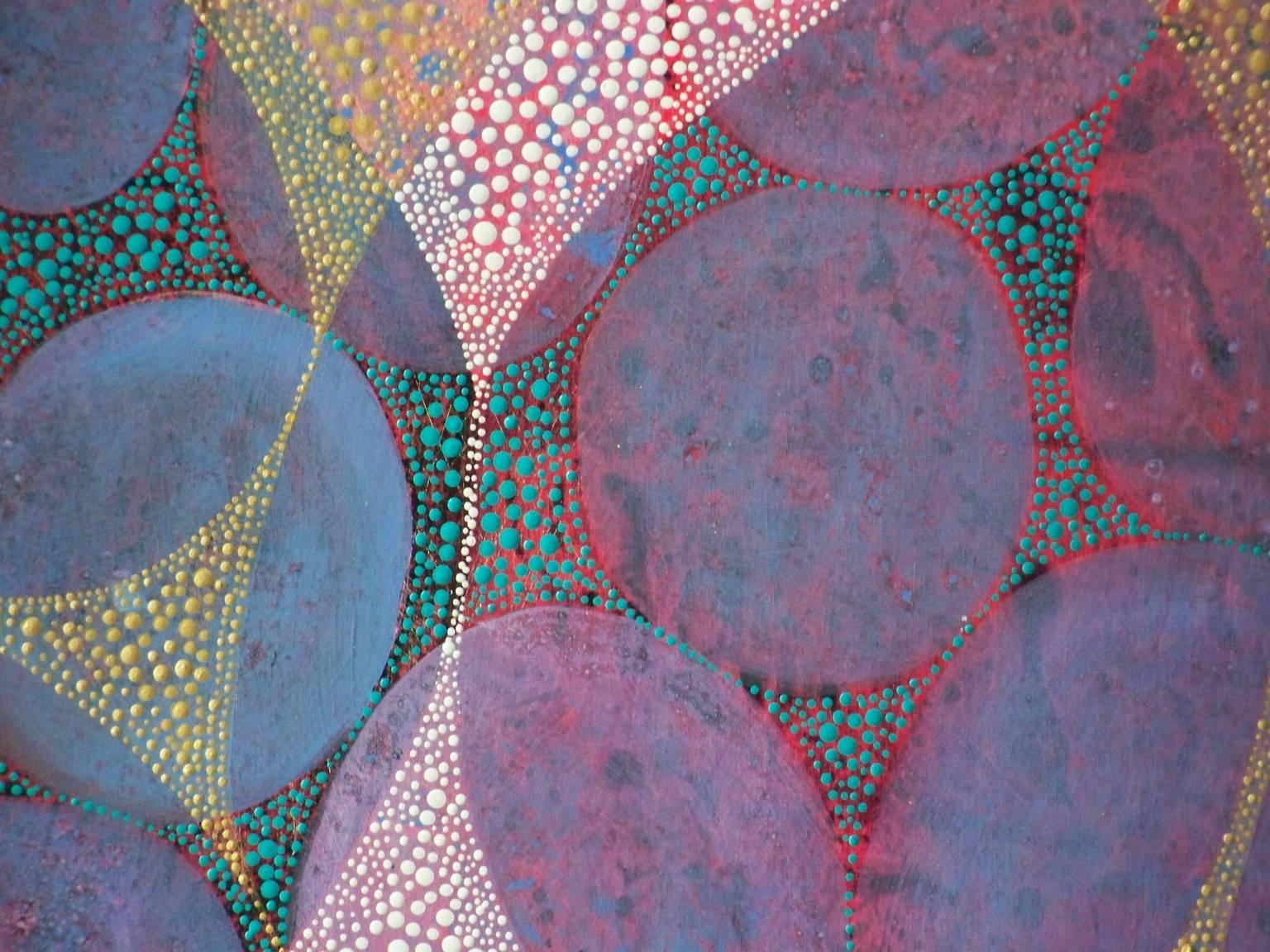 „Entanglement 3“, abstraktes, violettes, blaues, tealfarbenes, rotes, goldenes Acrylgemälde (Grau), Abstract Painting, von Denise Driscoll