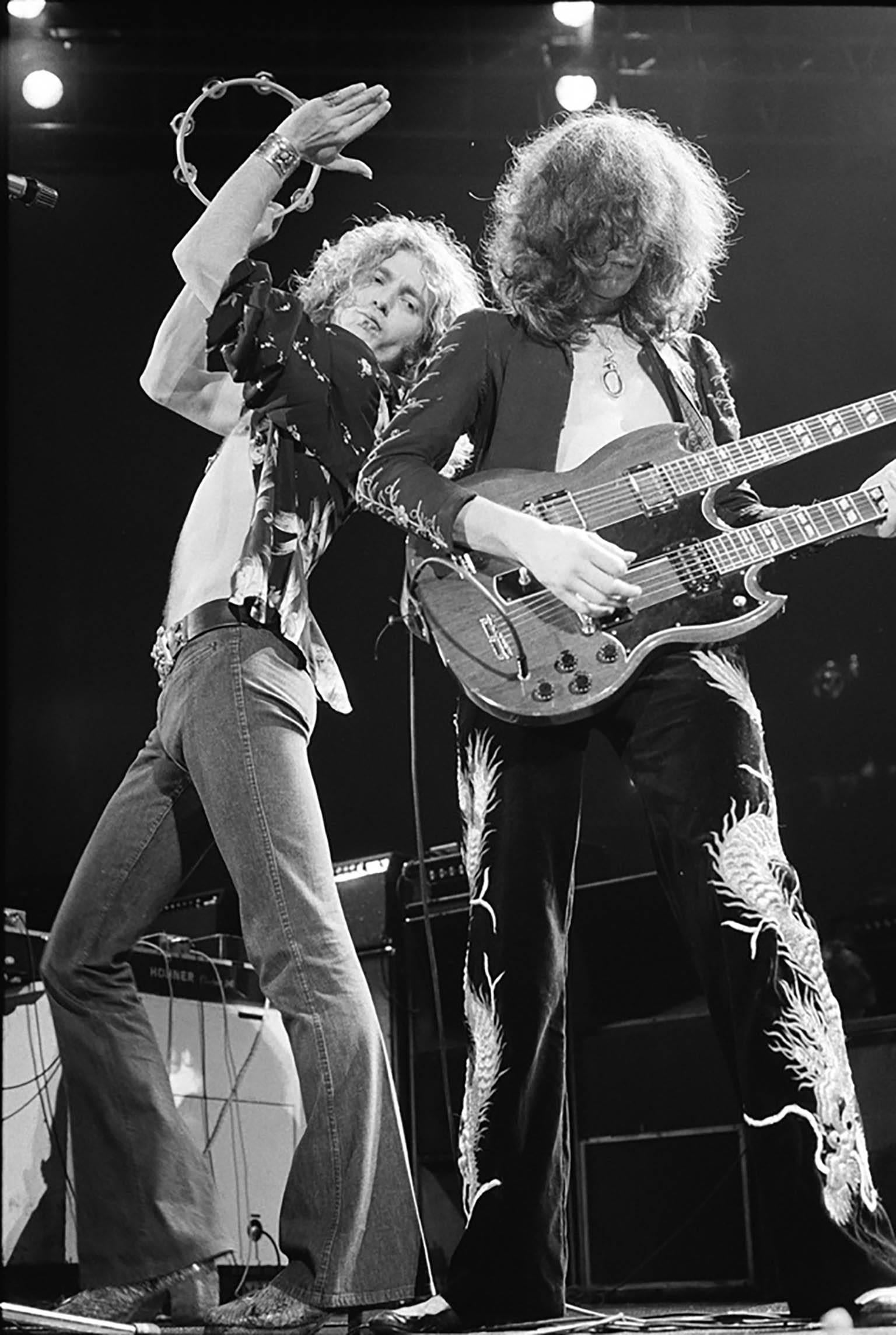 Black and White Photograph Neil Zlozower - Robert Plant et Jimmy Page, Led Zeppelin, 1975