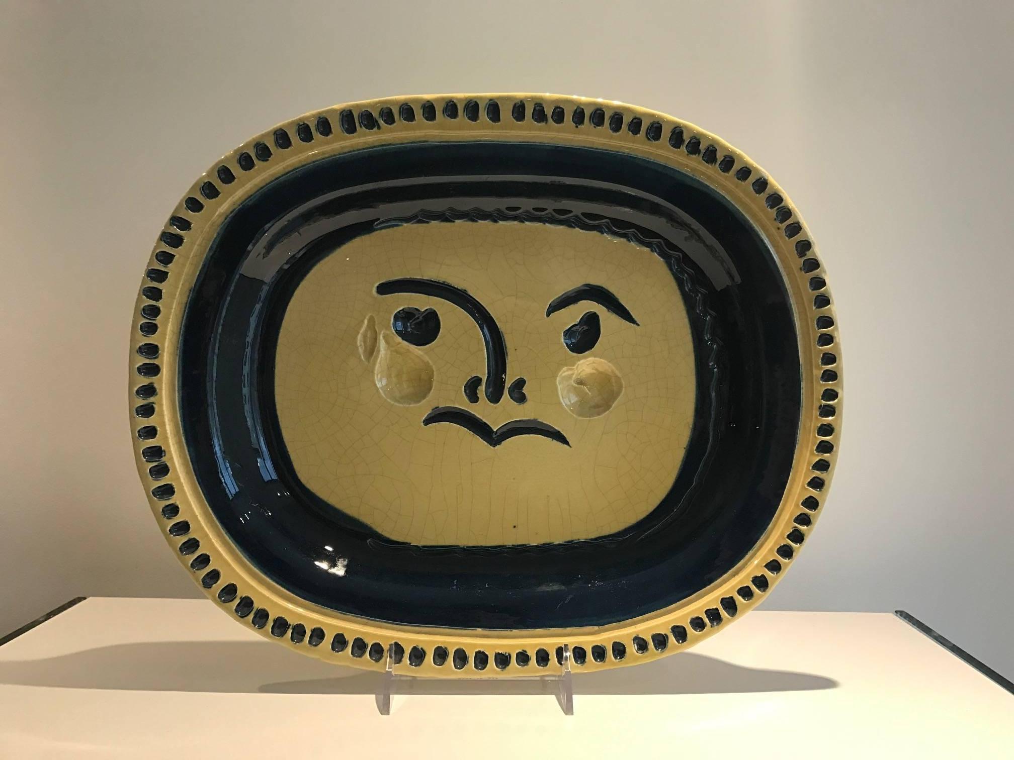 Abstract Sculpture Pablo Picasso - Visage Grave, Fond Grege Picasso Maduoura Ceramic Ramie 29