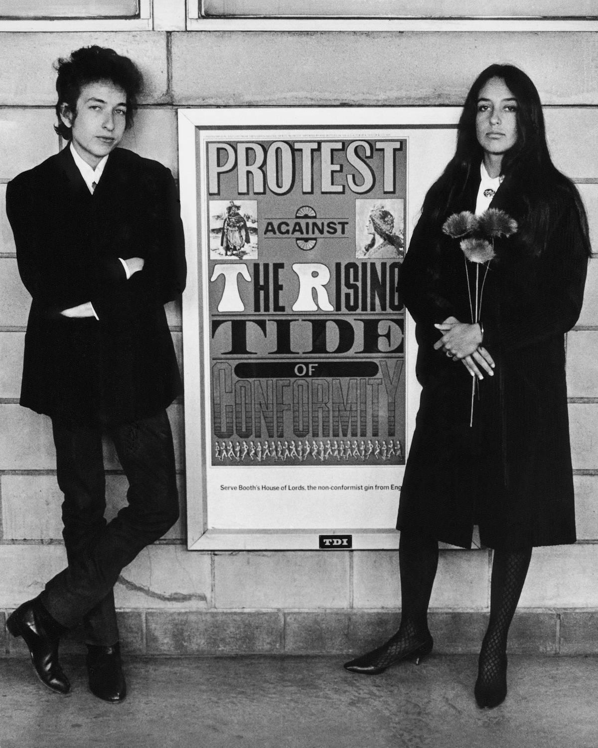 Daniel Kramer Black and White Photograph - Bob Dylan & Joan Baez with Protest Sign, Newark Airport