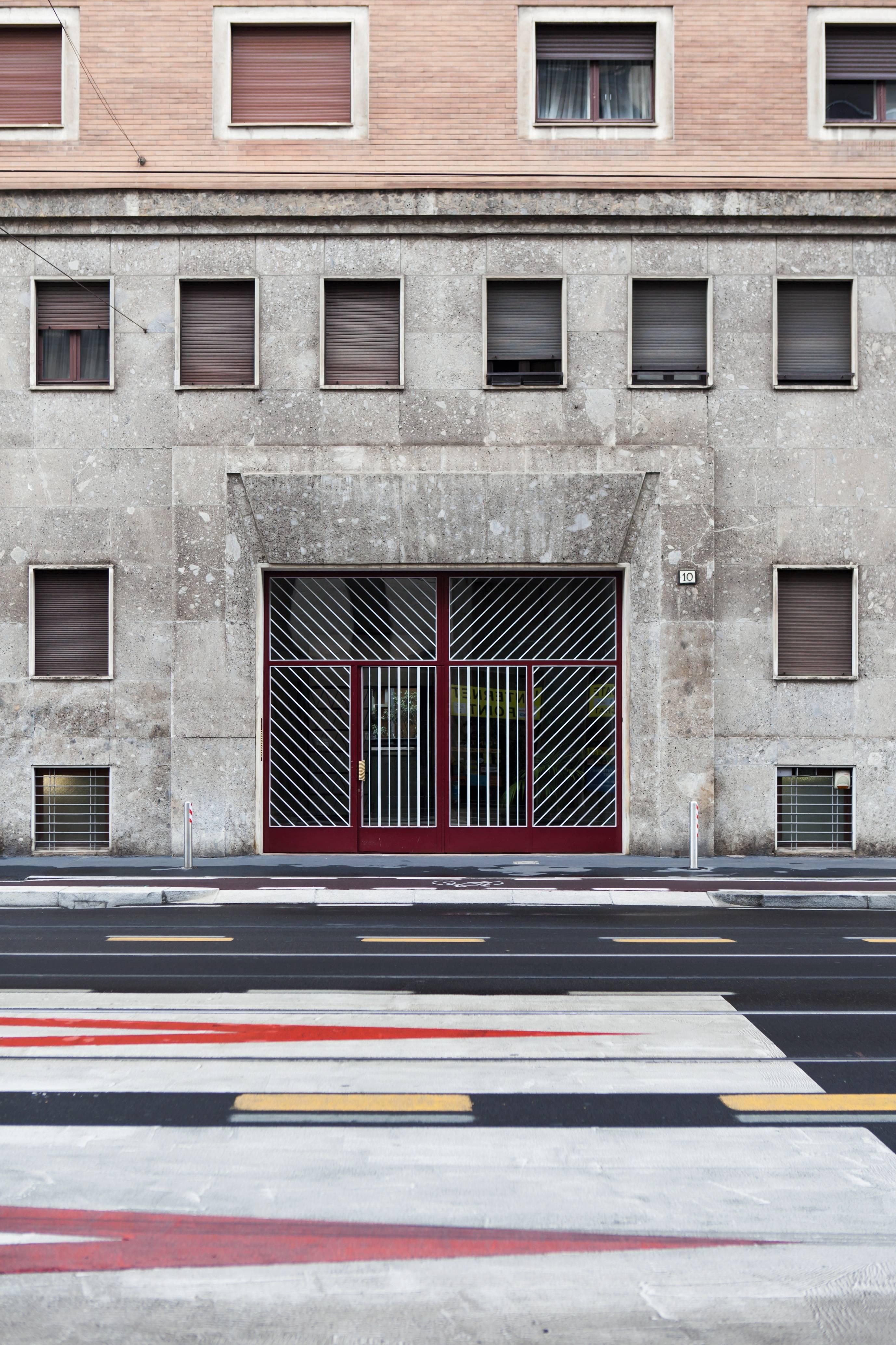 Ingressi di Milano. viale Tunisia 10, Interior Architecture, Color Photography