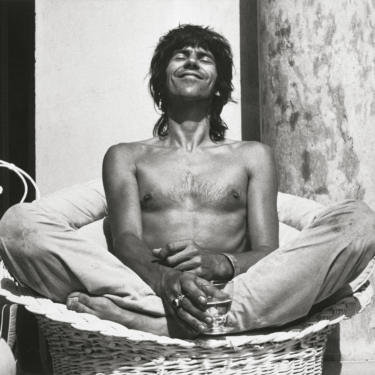 Dominique Tarle Portrait Photograph – „ Happy“ von Keith Richards, Schwarz-Weiß-Fotografie, Kunstdruck, signiert 