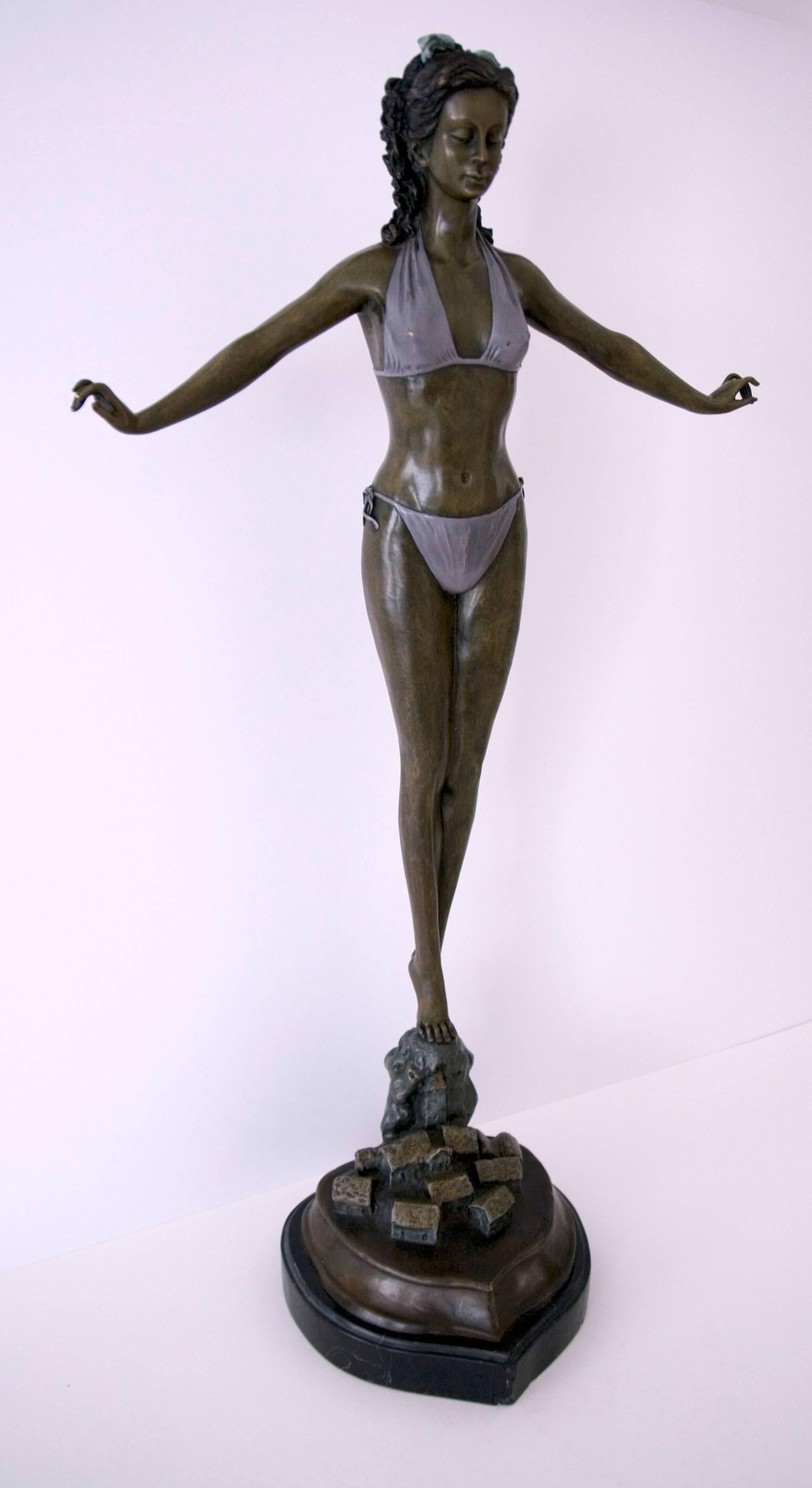Standende Frau im Bikini-Stil – Bronze, graue Patina, Modern, Jugendstil, 20. Jahrhundert. (Art nouveau), Sculpture, von Jules Jouant