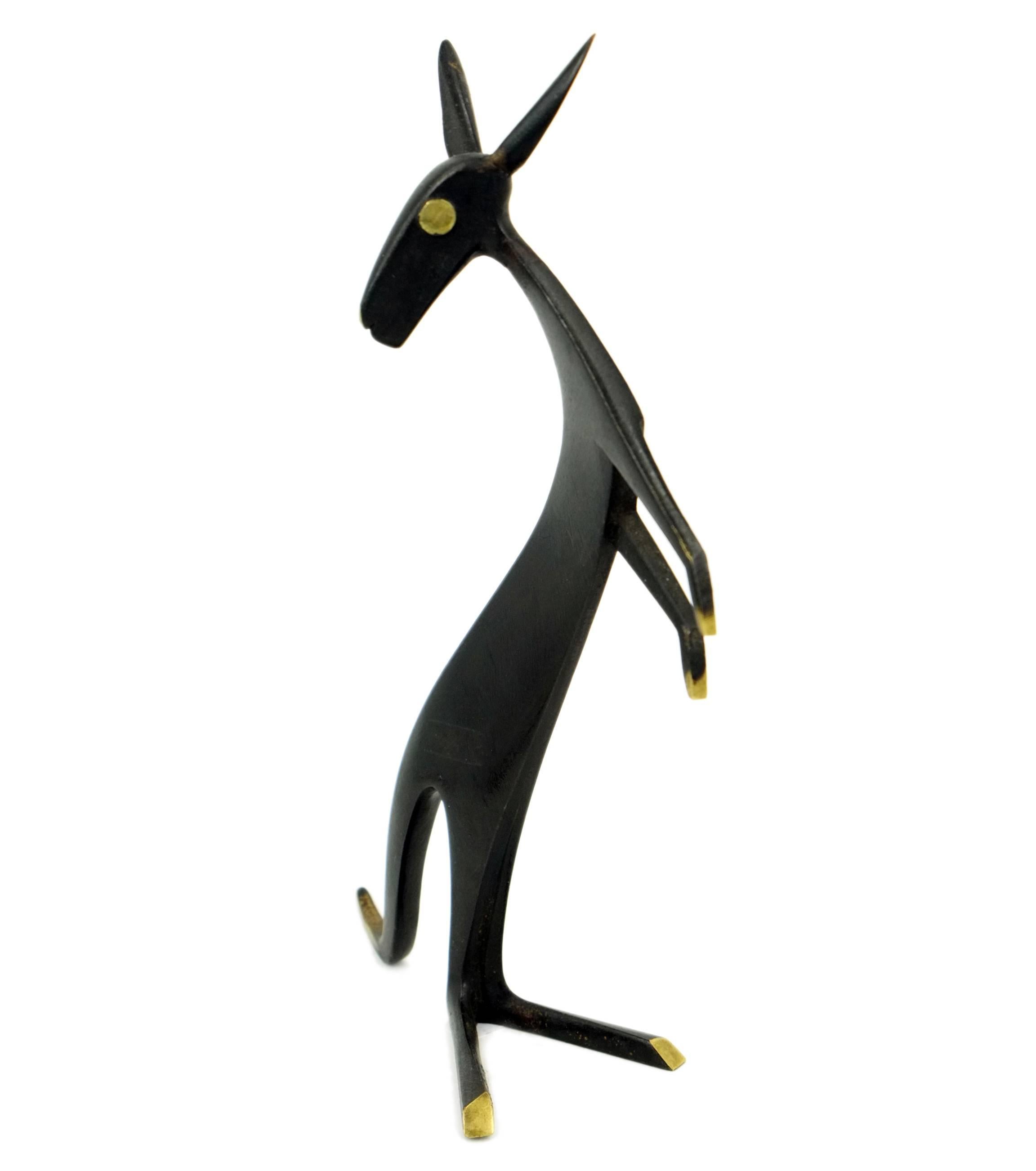 The Kangaroo sculpture is stamped on the underside, Hagenauer Wien, Made in Austria, 
Handmade. 
Very good condition.
