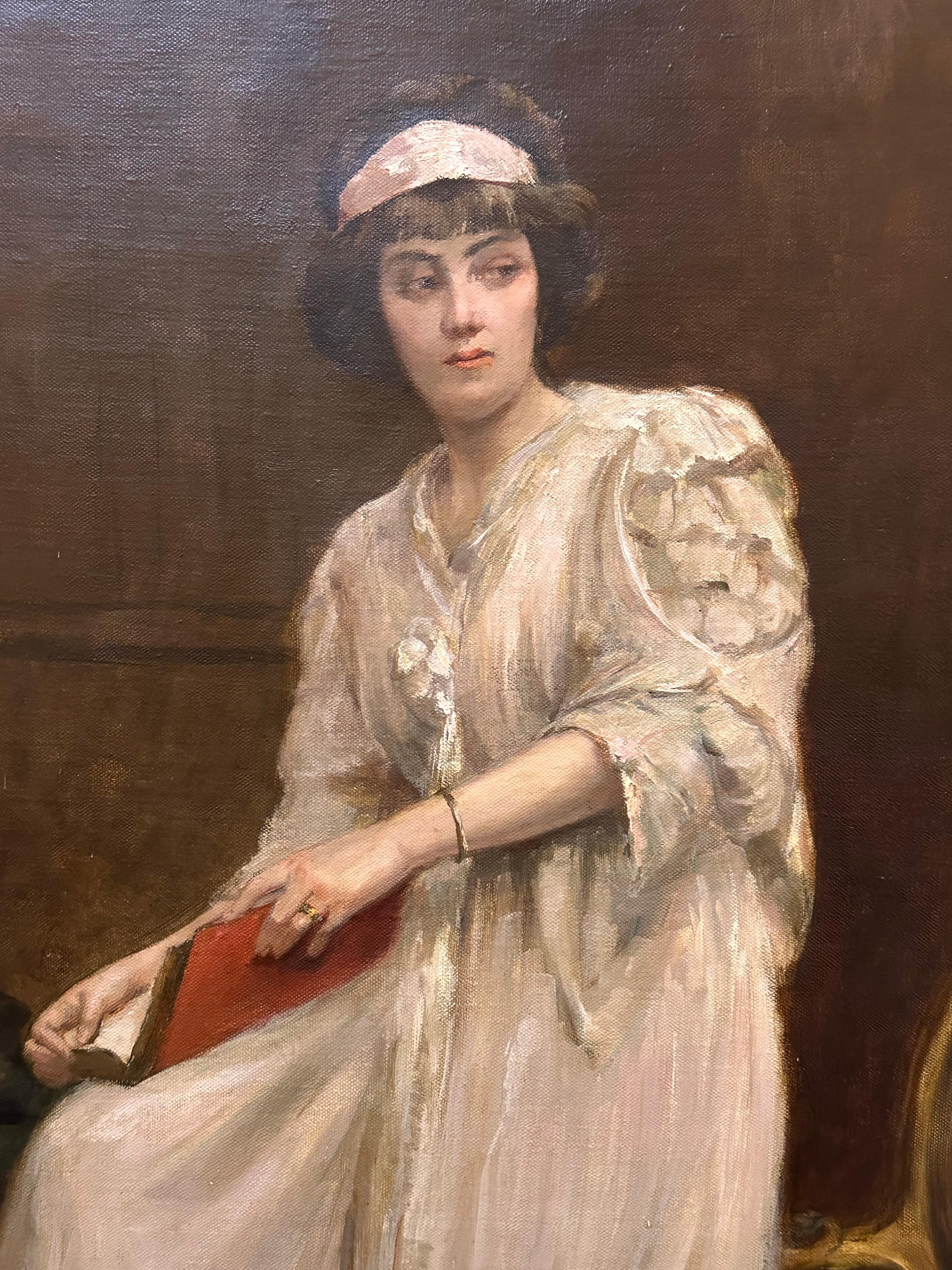 Très belle huile française signée des années 1900 Portrait en pied d'une dame lisant à l'intérieur en vente 1