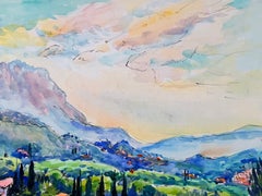 Paysage de montagne provençal estival et lumineux, avec des cyprès et un village