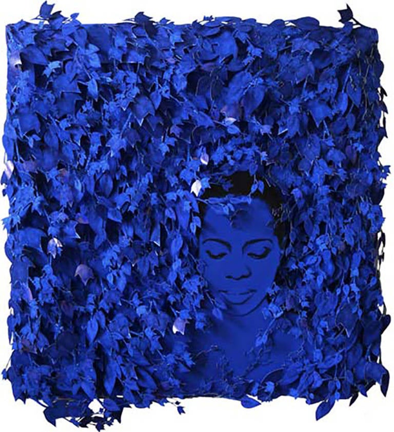 Figurative Sculpture Angelica Bergamini - Appelez-moi par mon nom - Relief mural technique mixte - Portrait contemporain bleu